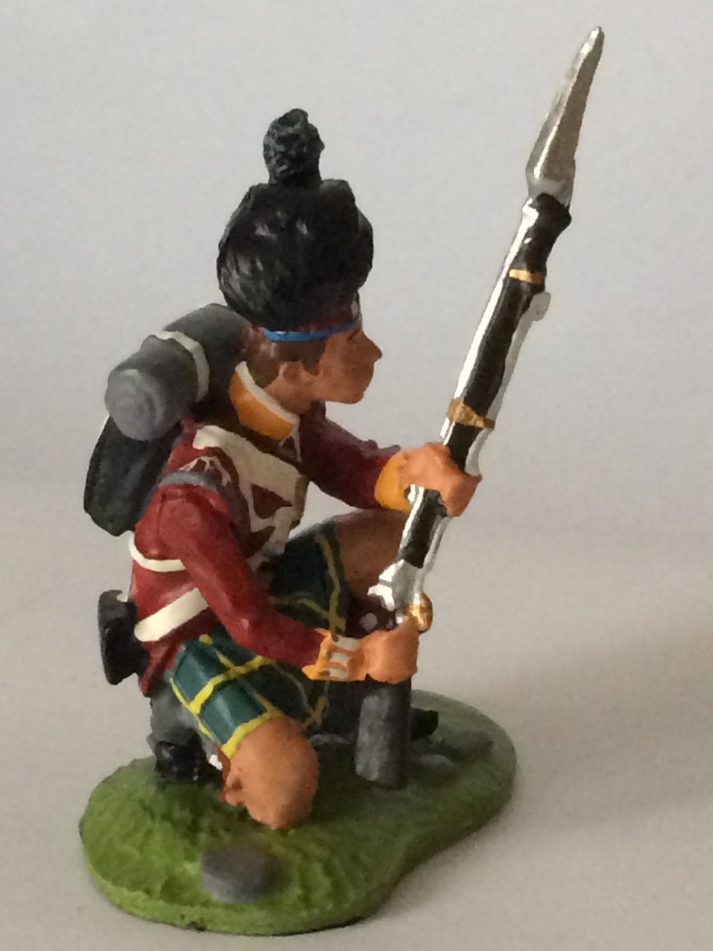 Pewter Gordon Highlander Kneeling