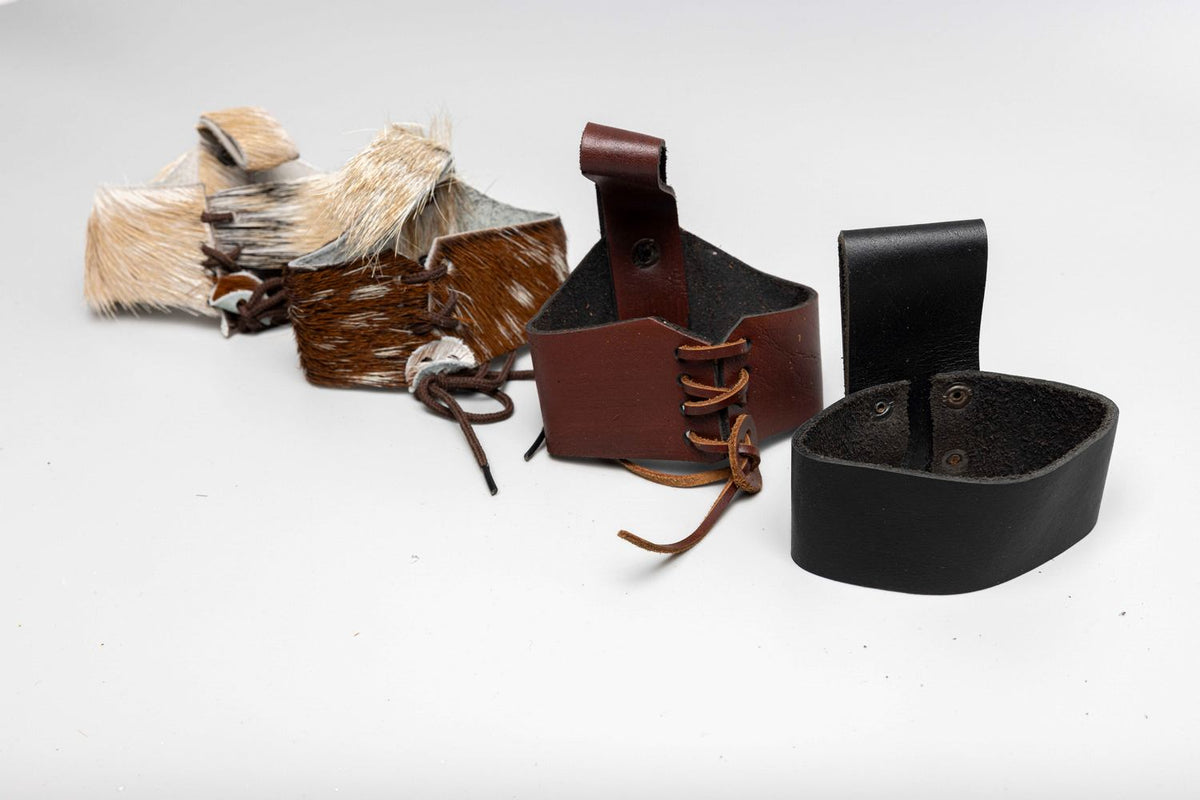 'V' for Viking Drinking Horn with Leather Belt Frog