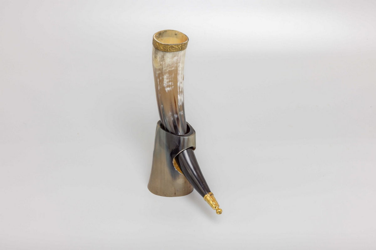 Thor Horn with Natural Horn Table Stand