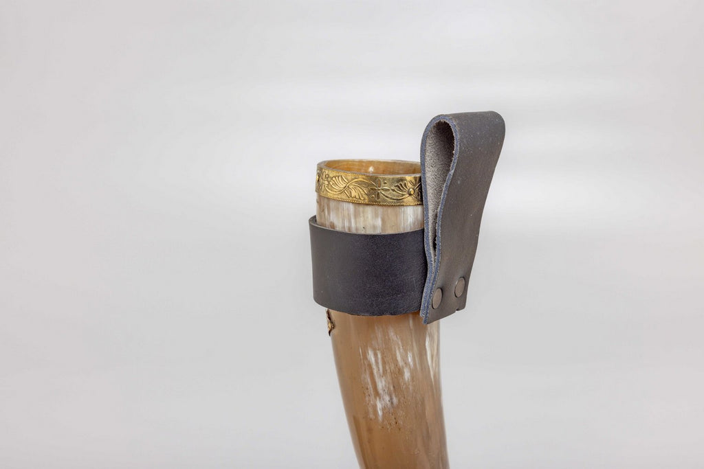 Thor Horn with Leather Belt Frog