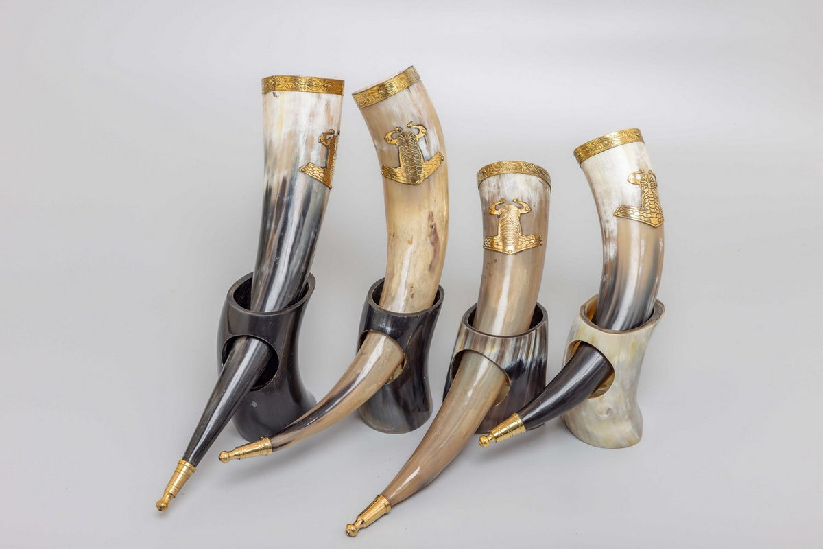 Thor Horn with Natural Horn Table Stand