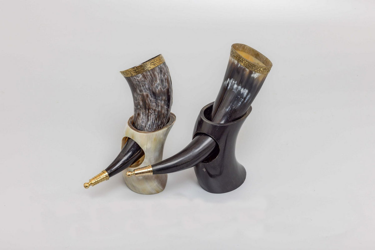 Direwolf Wolf Drinking Horn with Horn Stand