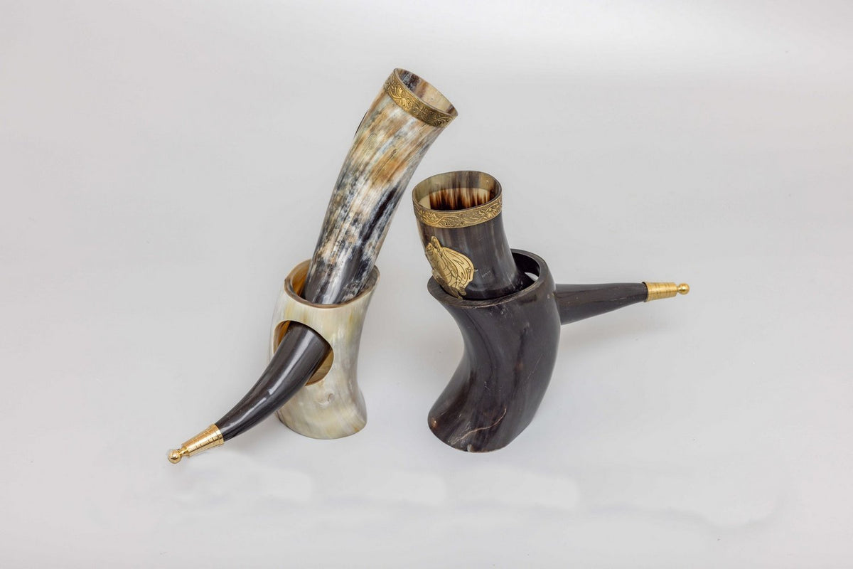 Direwolf Wolf Drinking Horn with Horn Stand