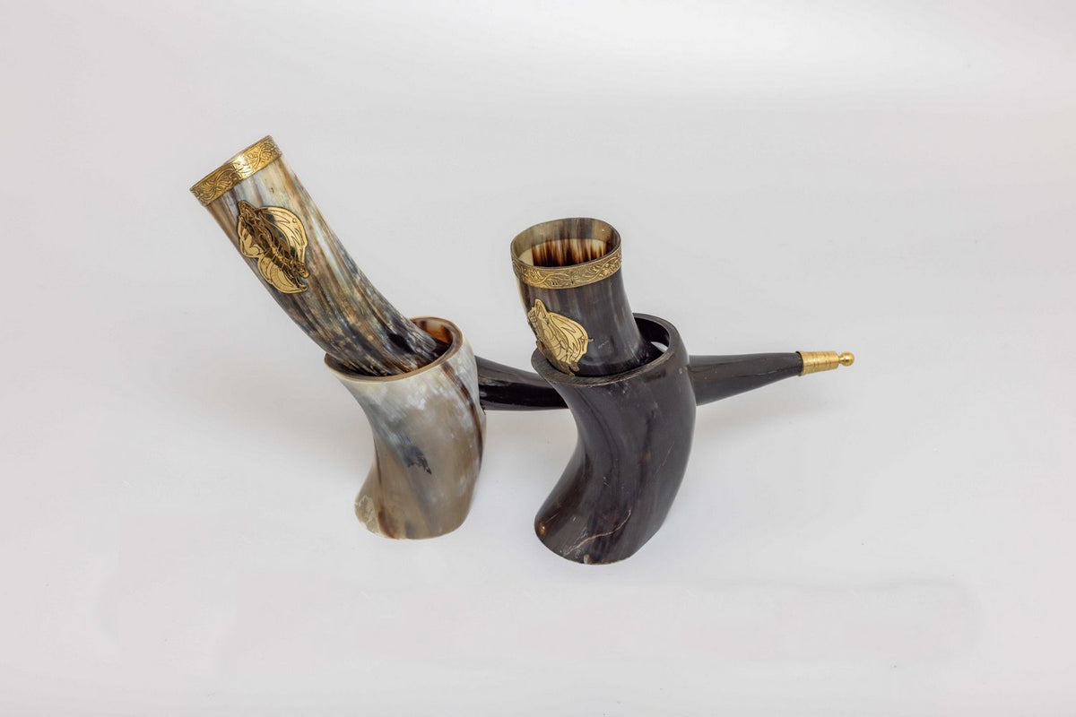 Direwolf Wolf Drinking Horn with Horn Stand