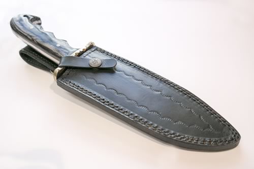 Medium Sized Damascus Knife