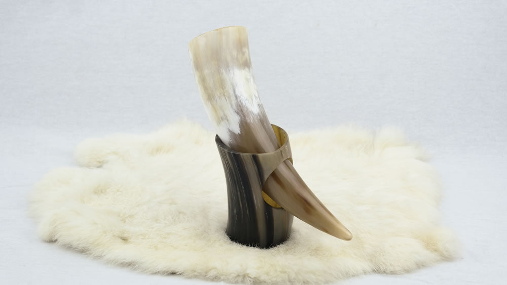 Genuine Horn Drinking Horn with Genuine Horn Table Stand