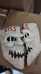 Resin 'Kiss Me' Mask - Reduced item - №29