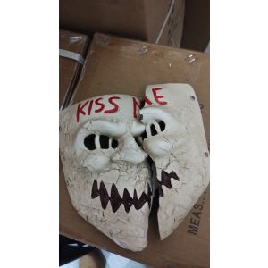 Resin 'Kiss Me' Mask - Reduced item - №29